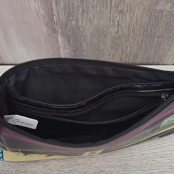 San Francisco Bridge Envelope Faux Leather Zippered Multi Pocket Clutch - Picture 4 of 9